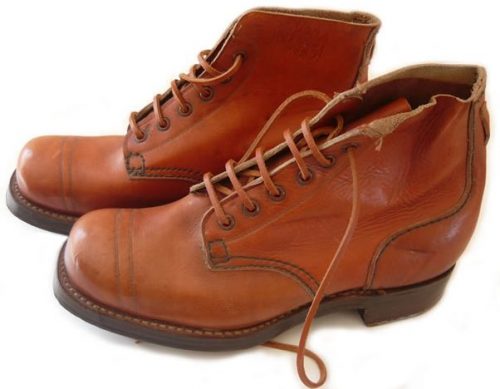 Кожаные ботинки с отсрочкой на носке и металлическим носком.
