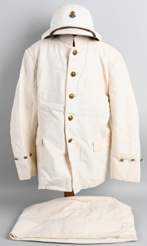 Белая униформа офицеров ВМС с легкого хлопка.