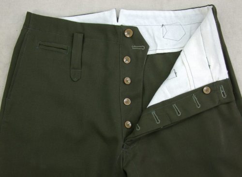 Офицерские тропические шорты из зеленого габардина.