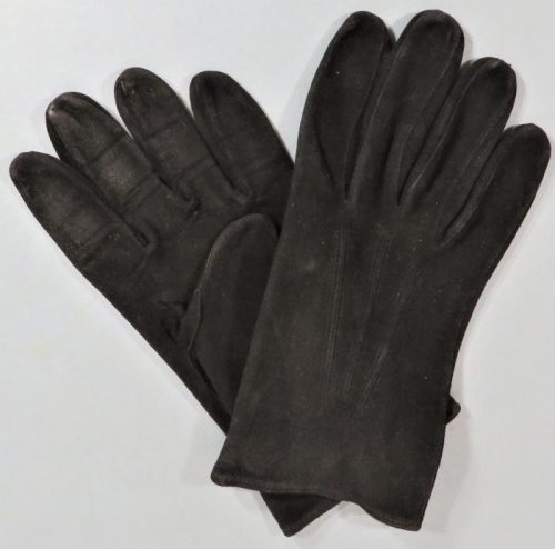 Кожаные перчатки офицеров.