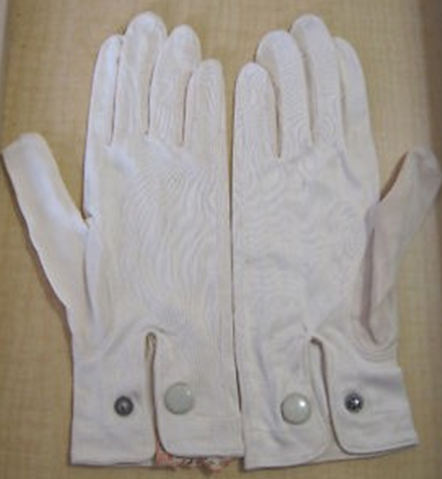 Хлопчатобумажные перчатки офицеров.