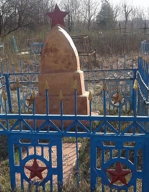 с. Гаевка Маловисковского р-на. Братская могила 10 советских воинов.