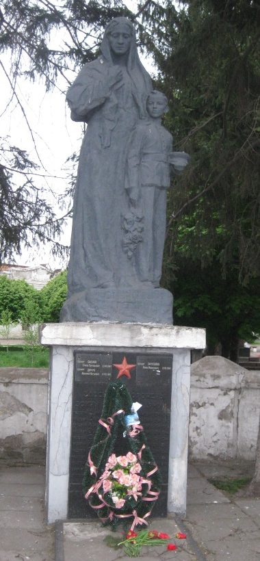 г. Помошная Добровеличковского р-на. Братская могила советских воинов. 