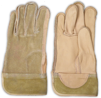 Перчатки для выполнения тяжелых работ, входящей в комплект серой униформы.