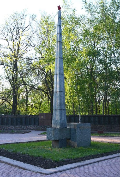 Памятник неизвестным советским воинам.