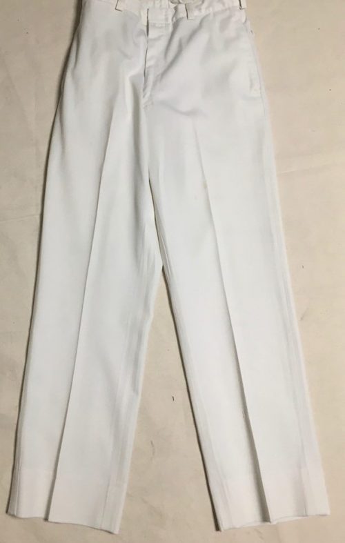 Белые брюки из комплекта парадной униформы.
