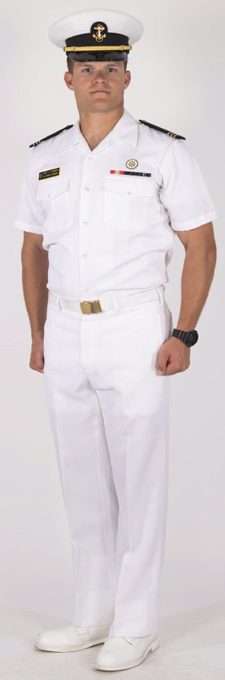 Летняя белая форма офицеров.