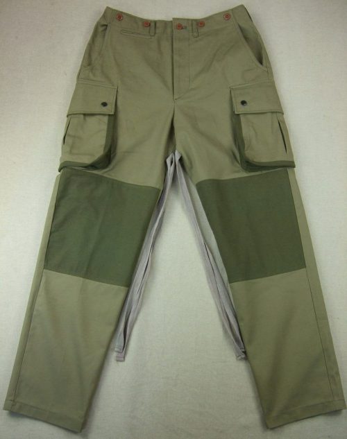 Униформа десантников М42 оливково-зеленого цвета.