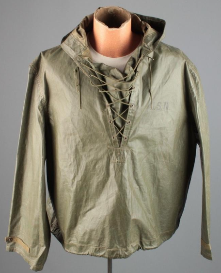 Куртка-дождевик из дождевого комплекта.