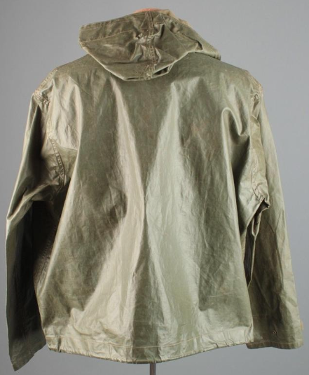Куртка-дождевик из дождевого комплекта.