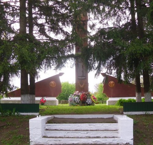с. Оситняжка Новомиргородского р-на. Мемориал советским воинам, погибшим в годы войны.