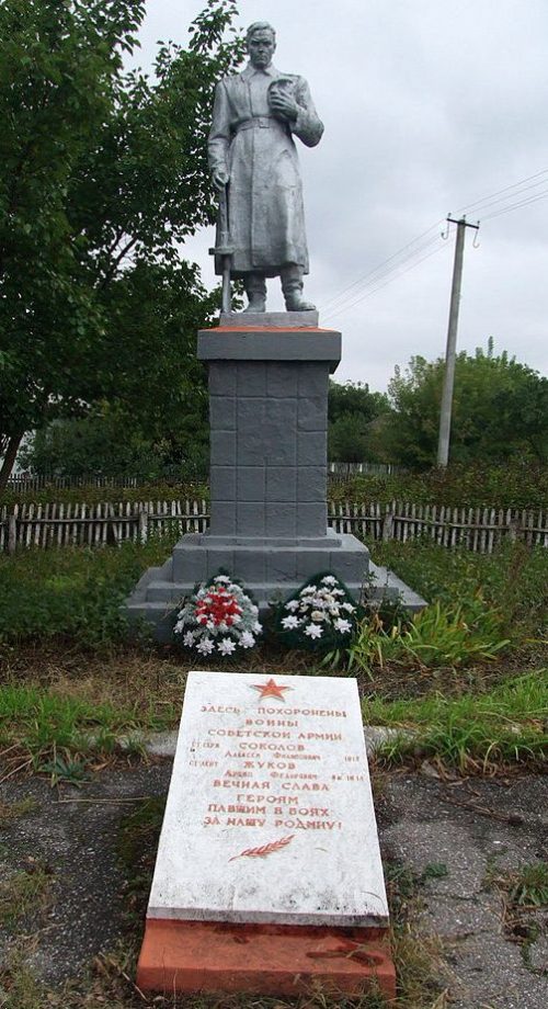 с. Луполовое Благовещенского р-на. Братская могила 2 советских воинов.