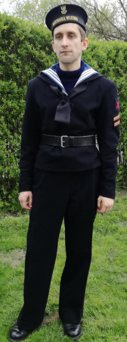 Темно-синяя суконная униформа матросов и ее составные элементы.