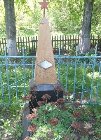 с. Шпаково Новомиргородского р-на. Братская могила 276 советских воинов. 