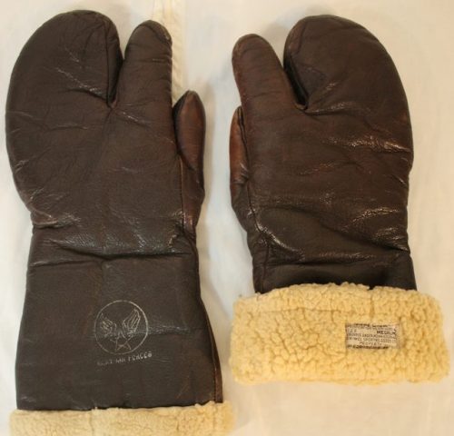 Кожаные рукавицы на меху экипажа бомбардировщика.