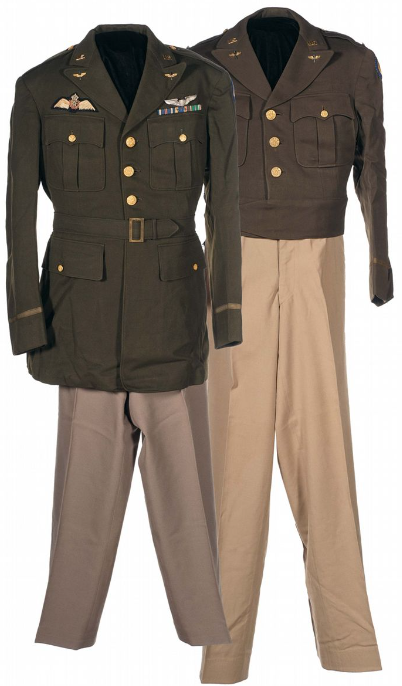 Слева – зимний китель с брюками, справа – зимняя куртка с брюками.