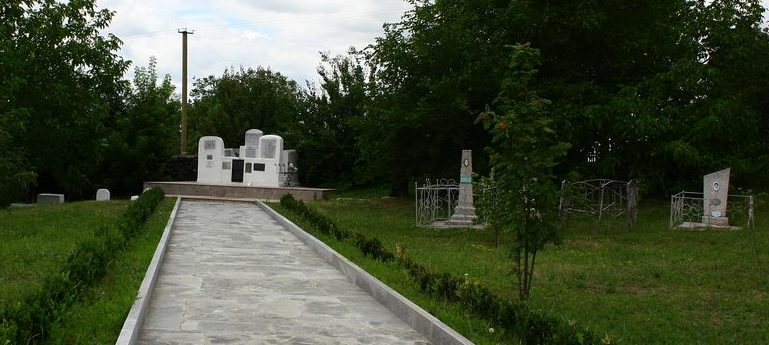 Еврейское кладбище на мемориале. 
