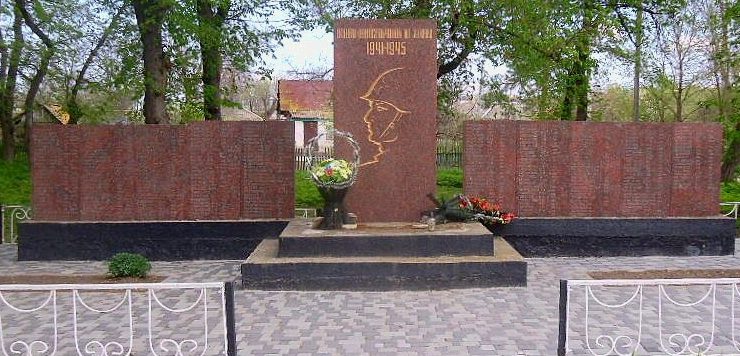 с. Оситняжка Кропивницкого р-на. Мемориал односельчанам погибших на фронтах войны.