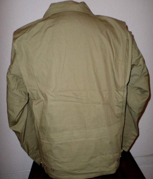 Полевая куртка М41 зеленого цвета.