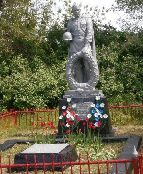 с. Полонистое Голованевского р-на. Памятник Неизвесному солдату.