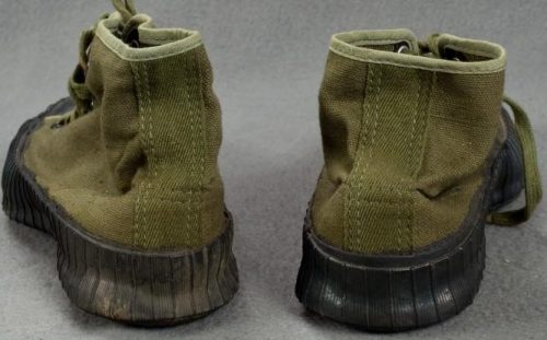 Парусиновые ботинки для джунглей с резиновой подошвой.