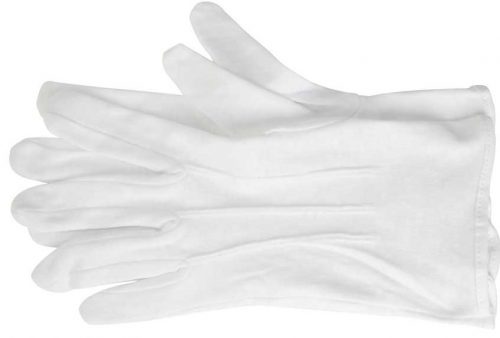Белые парадные перчатки.