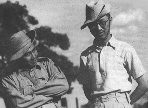 Два оперативника Force 136, Тан Чонг Ти и Лим Бо Сенг во время их обучения в Индии.