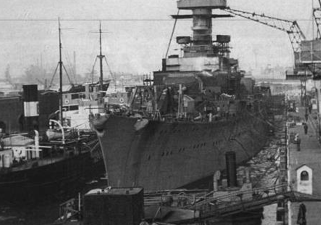 Крейсер «Зейдлиц» в 1942 году. 
