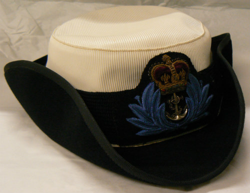 Шляпы офицера. 