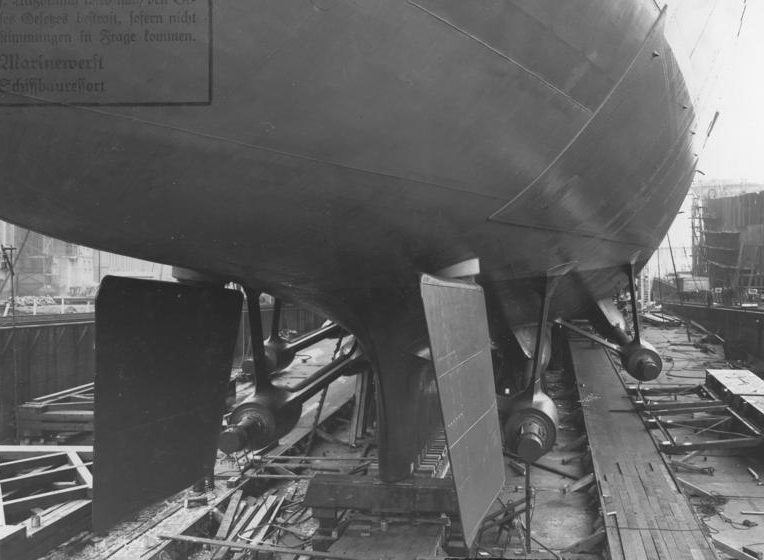Винты и рули авианосца Graf Zeppelin» на стапеле. 25 ноября 1938 г.