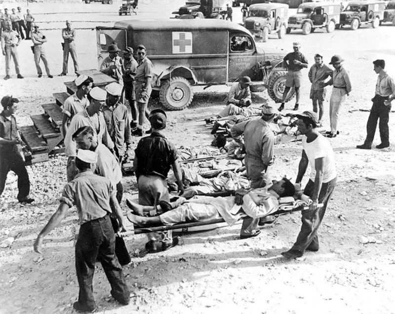 Спасённые моряки с «Индианаполиса» на острове Гуам. 8 августа 1945 г.