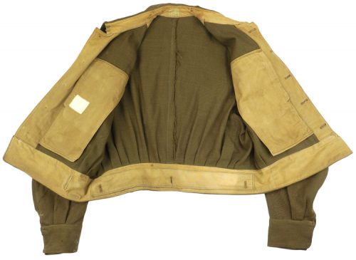 Разные варианты куртки из комплекта боевой формы.