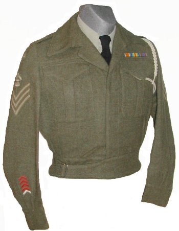 Разные варианты куртки из комплекта боевой формы. 