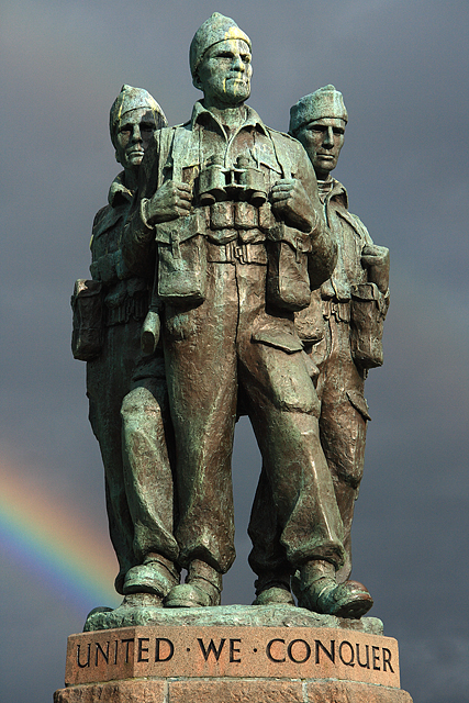 Памятник британским коммандос.