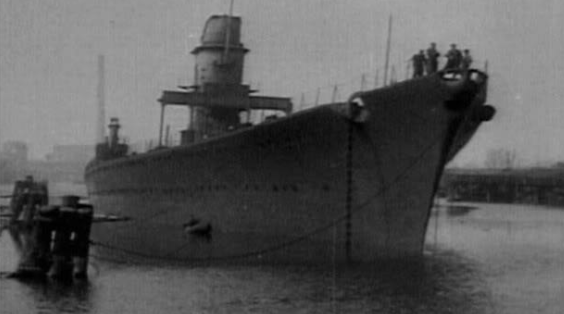 Крейсер «Зейдлиц» в процессе перестройки в авианосец.