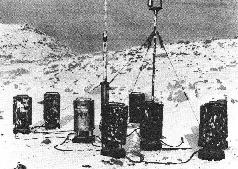 Немецкая автоматическая метеостанция «Курт», установленная на полуострове Хаттон. 