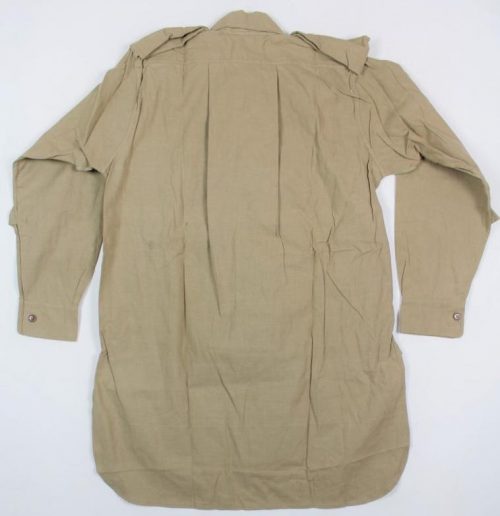 Офицерская рубашка «Aertex» с легкой ткани и с длинными рукавами.