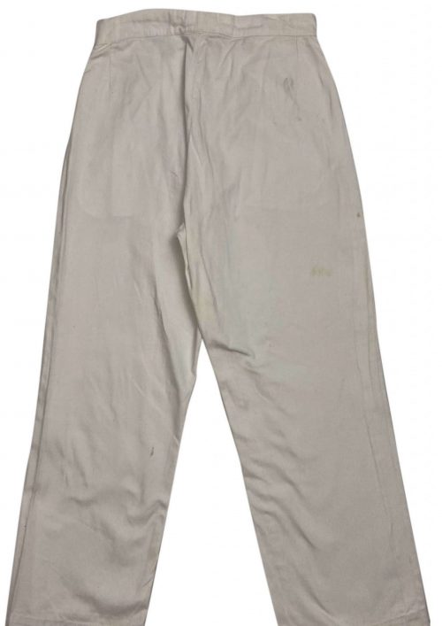 Белые хлопчатобумажные тропические брюки офицера.