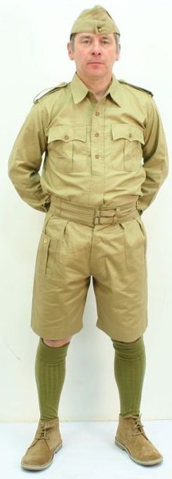 Комплект тропической формы офицера цвета хаки. 