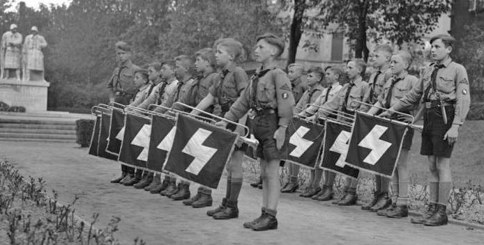 Фанфарный корпус Юнгфолька в Вормсе. 1933 г.