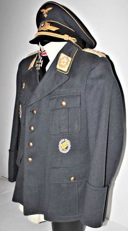 Служебная униформа генерала. 
