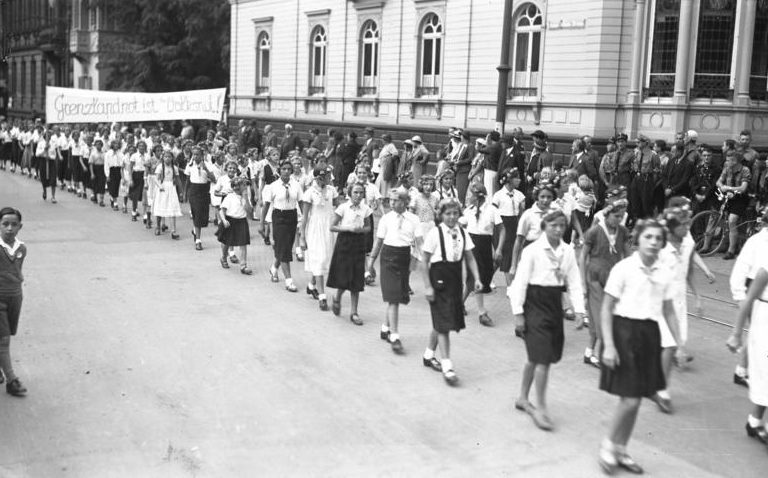 Воспитанницы Союза девочек. Вормс, 1933 г.