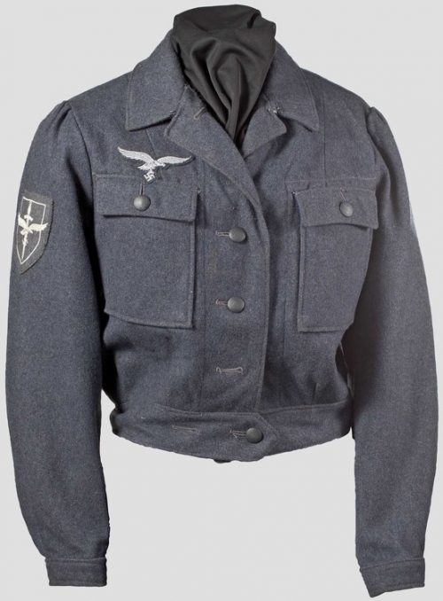 Куртки женщин военнослужащих - помощников Люфтваффе.