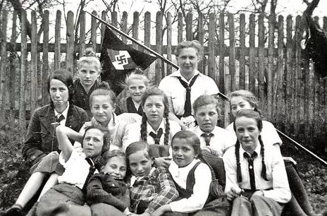 Воспитанницы Союза девочек в походе. 1935 г.