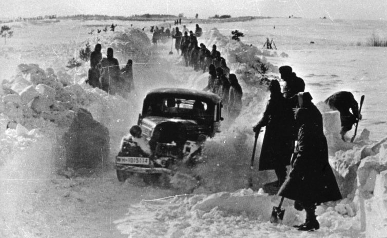 Русский снег. 1942 г. 
