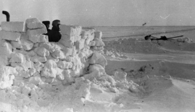 Маскировка в снегу. 1942 г.