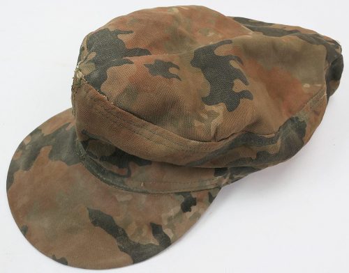 Камуфляжный кепи с узором ткани «Leibermeister» образца 1945 г.
