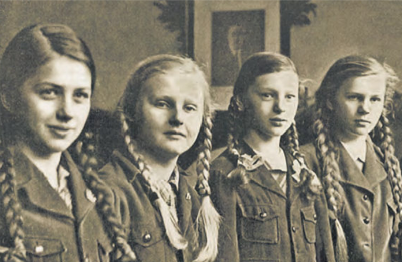 Немецкие девушки в форме BDM. 1937 г.
