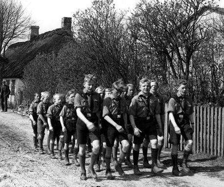 Отряд Гитлерюгенд в сельской местности. 1937 г.