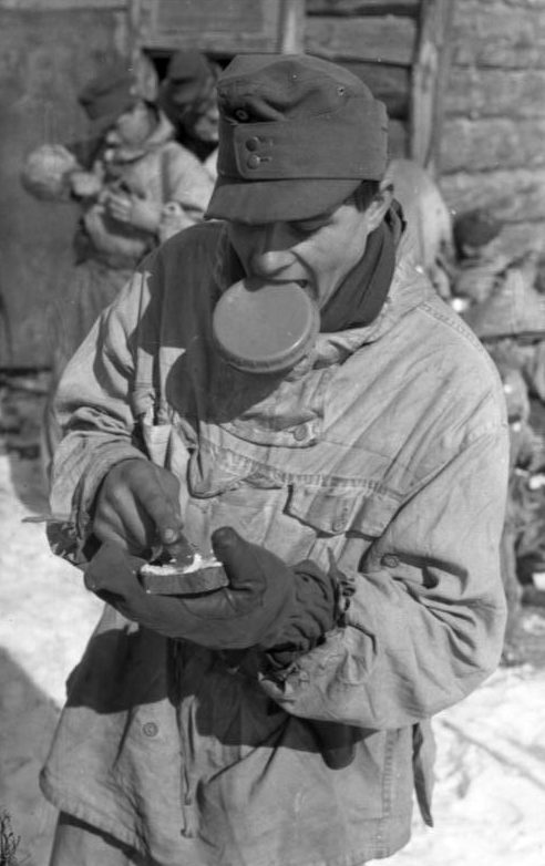Горные стрелки в зимней униформе. 1943 г. 